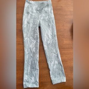 Lululemon size 0 workout pants